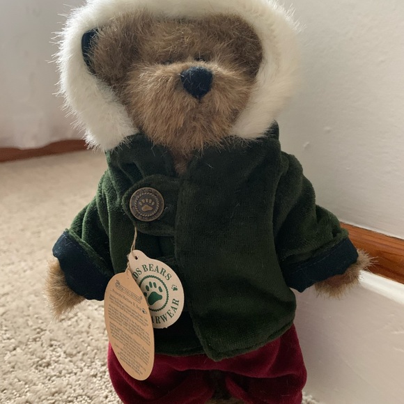 Boyds Bears Bailey and Matthew dressed for the Holidays - Picture 4 of 5